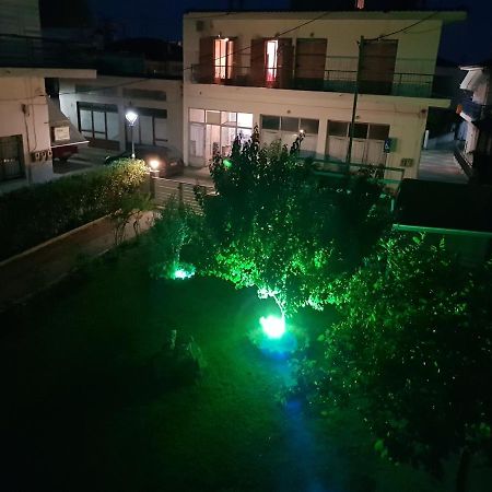 Magdalinos Apartments ネア・スキオニ エクステリア 写真
