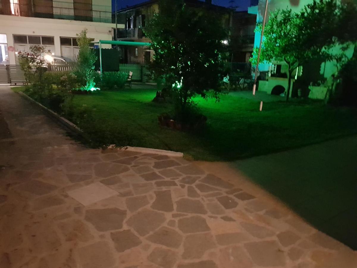 Magdalinos Apartments ネア・スキオニ エクステリア 写真
